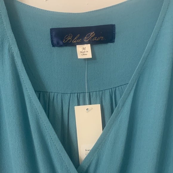 Aqua crepe fabric NWT Francesca’s cross over blouse bell sleeve Medium - Picture 2 of 11